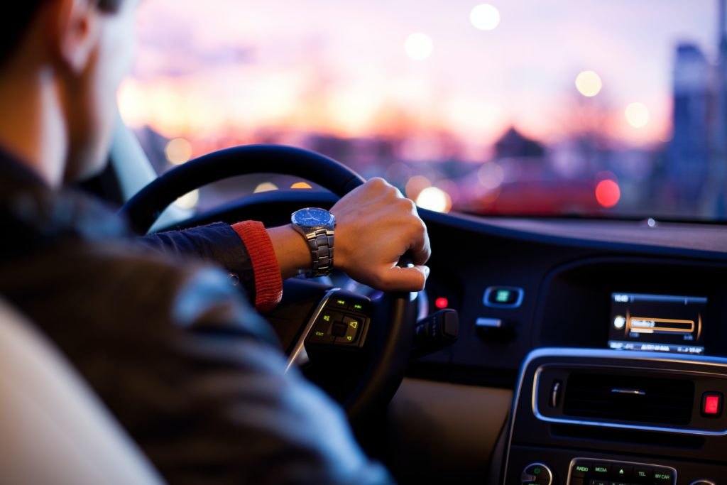 digital et automobile ; marché en baisse et espoir numérique